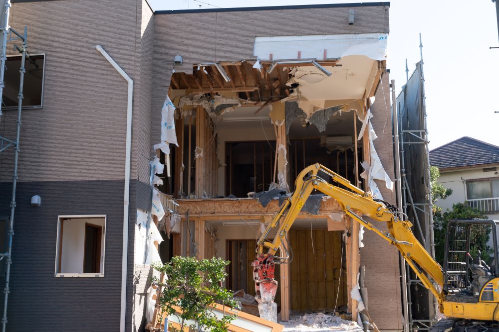 How Industrial Demolition Companies Handle Urgent Situations